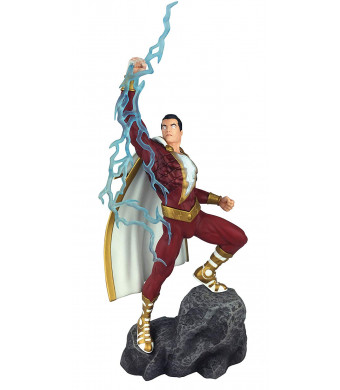 DIAMOND SELECT TOYS DC Comic Gallery: Shazam PVC Diorama Figure