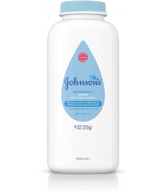 Johnson's Baby Powder with Naturally Derived Cornstarch Aloe and Vitamin E, Hypoallergenic, 9 oz