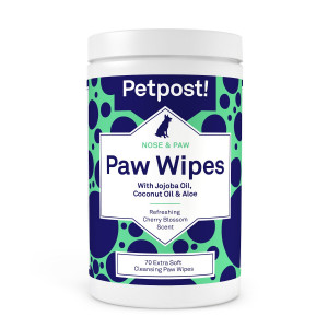 Petpost | Paw Wipes for Dogs - Cleans and Soothes Itchy Dog Paws - 70 Ultra Soft Large Cotton Pads in Coconut Oil, Jojoba Oil, and Aloe Cleaner