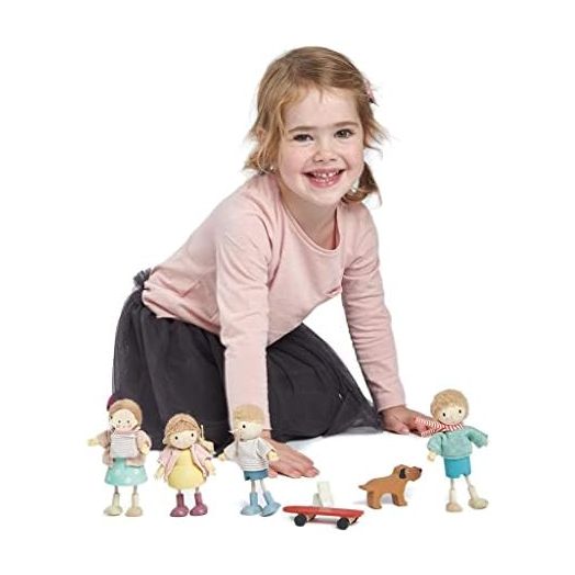 Tender Leaf Toys - The Goodwood Family - Wooden Miniatures Flexible Doll, Multicultural Action Figure for Dollhouse - Encourage Creative and Imaginative Fun Play for Children - Age 3+