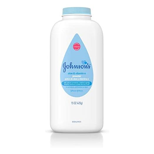 Johnson's Baby Powder, Naturally Derived Cornstarch with Aloe & Vitamin E for Delicate Skin, Hypoallergenic and Free of Parabens, Phthalates, and Dyes for Gentle Baby Skin Care, 15 oz