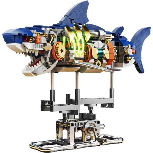 Mountainish Technic Shark with Swivel Body & Light Building Kit (687 Pieces)