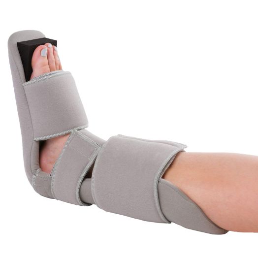 BraceAbility Padded 90 Degree Plantar Fasciitis Boot | Soft Dorsiwedge Night Splint to Stabilize Foot and Ankle, Stretches Plantar Fascia Ligament and Supports Achilles Tendon (Medium)