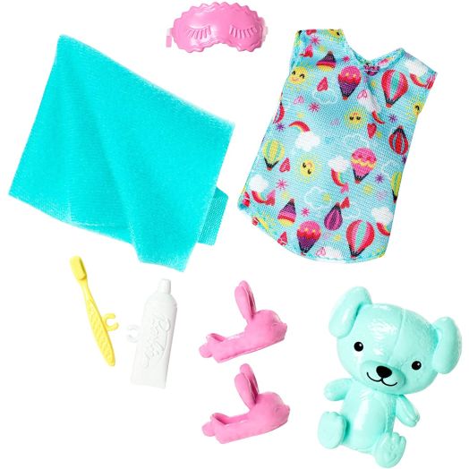 Barbie Club Chelsea Accessory Pack, Bedtime-Themed Clothing and Accessories for Small Dolls, 7 Pieces for 3 to 7 Year Olds Include Teddy Bear